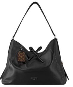 LOUIS VUITTON CARRYAll MM